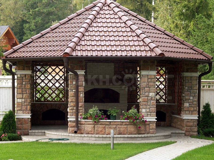 Шестиугольная кирпичная беседка