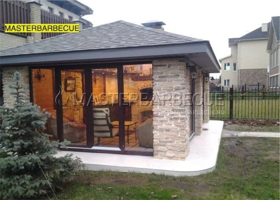 Беседка закрытая с мангальной зоной сбоку