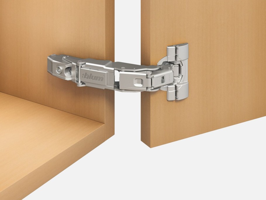 Петля 180 градусов Blum