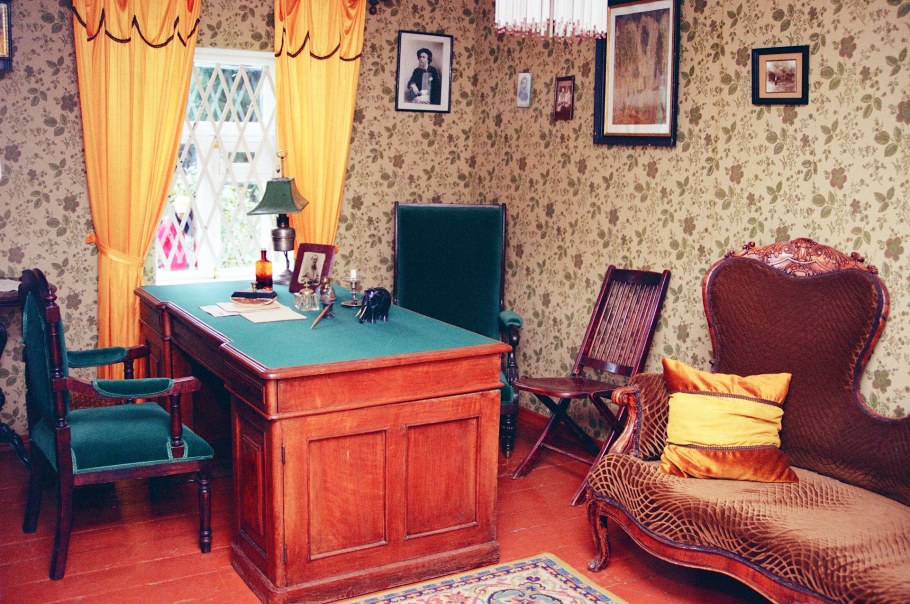 Кабинет Чехова в Мелиховской усадьбе