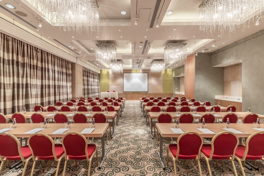 Свиссотель красные холмы зал Цюрих