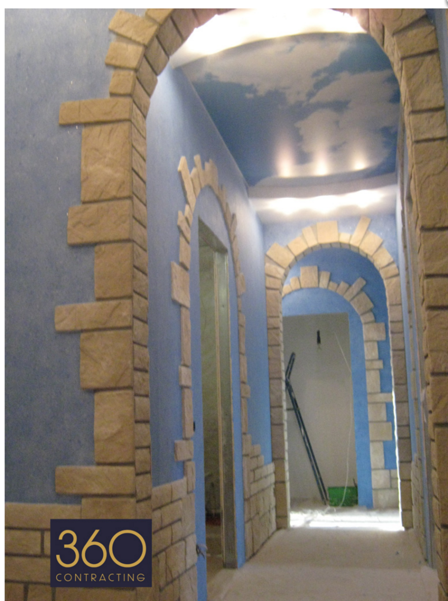 Отделка арки декоративным камнем в квартире