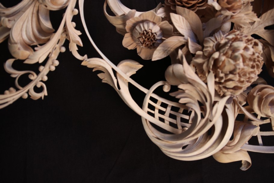 Резьба по дереву Барокко цветок с листьями