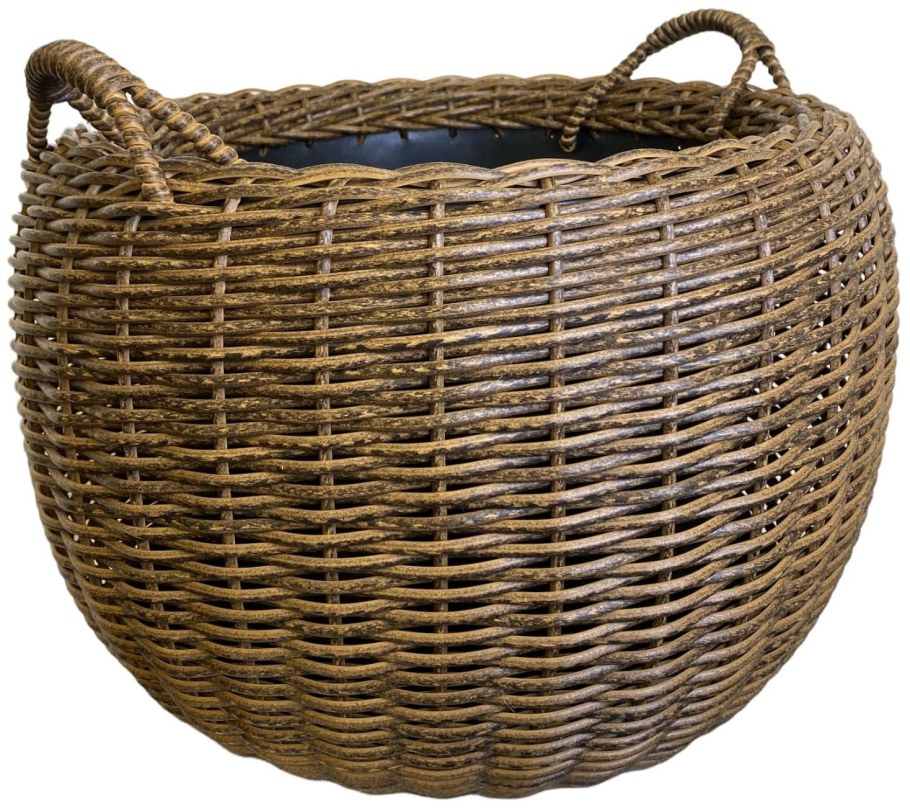 Плетение из ротанга кашпо