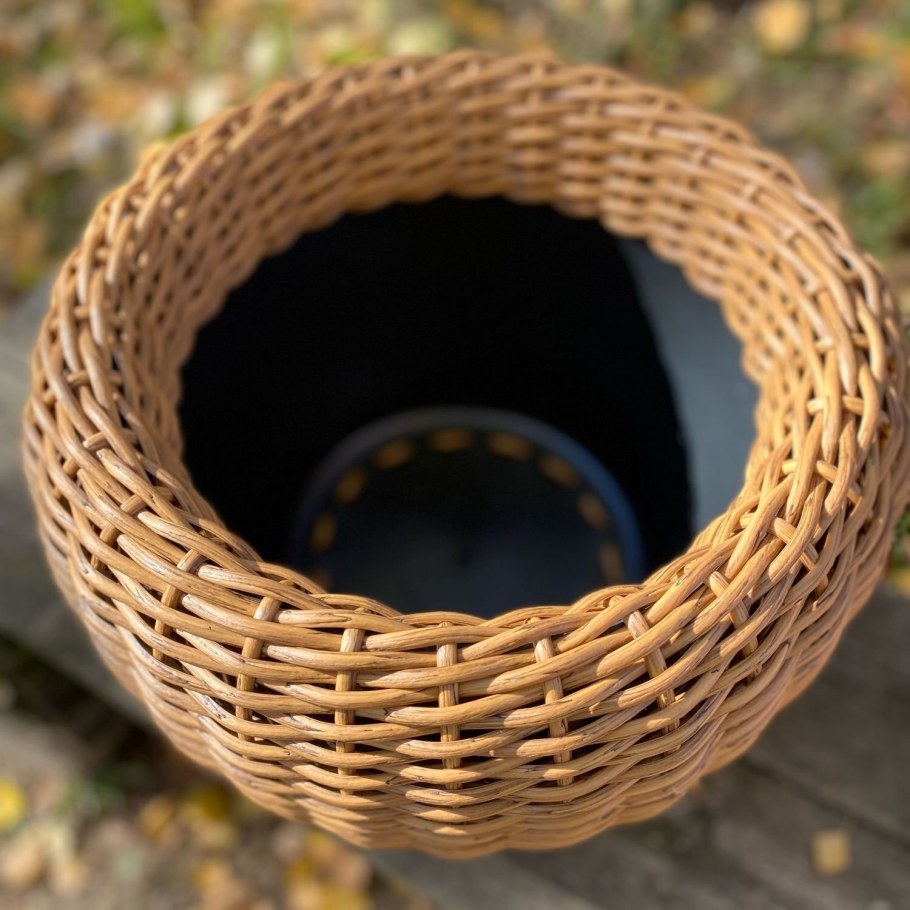 Плетение из ротанга кашпо
