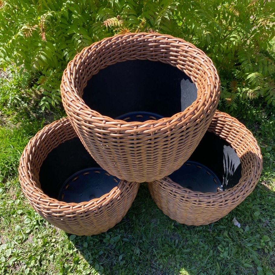 Вазоны из искусственного ротанга