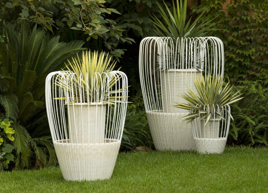 Необычные кашпо из ротанга