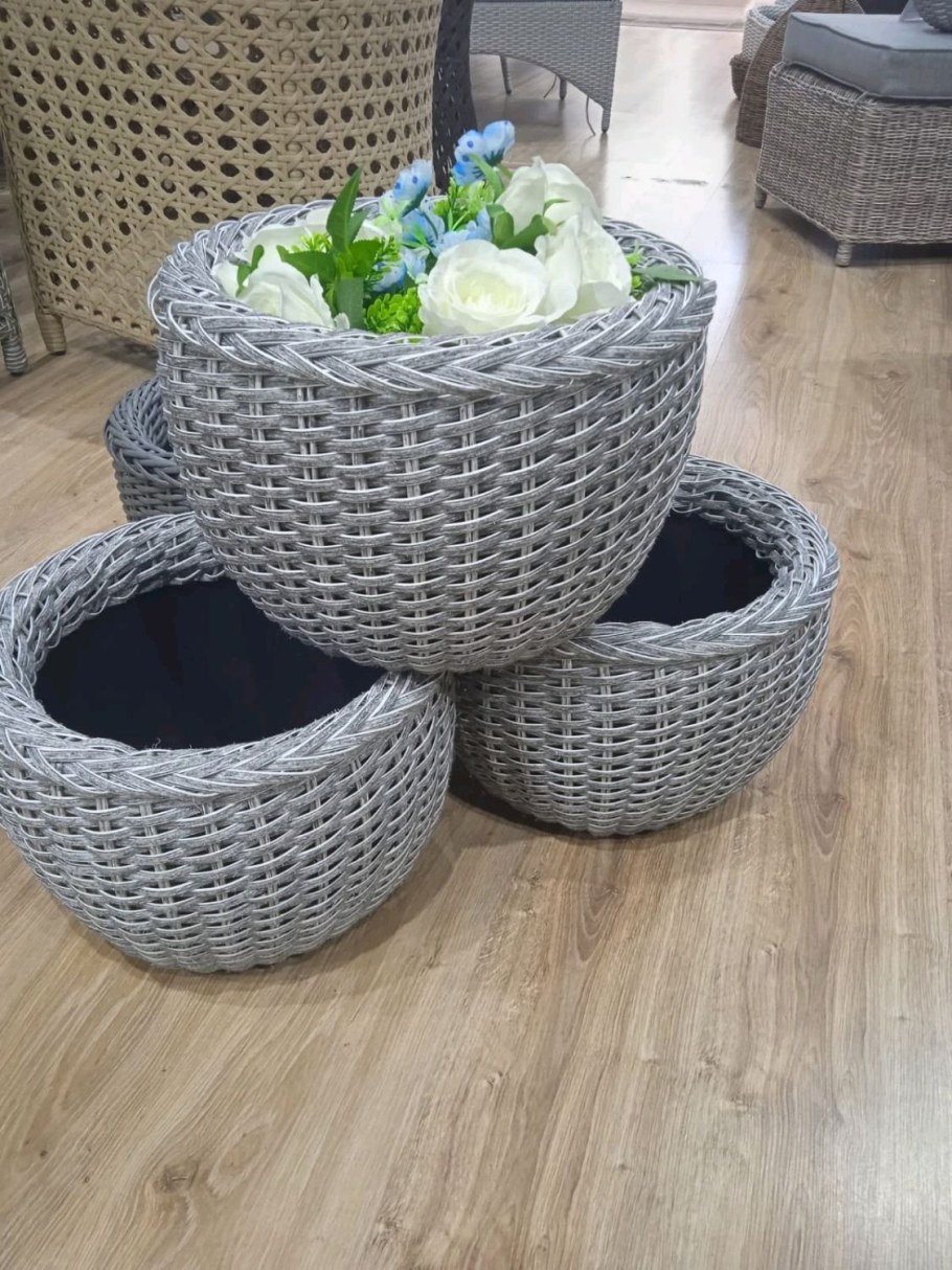 Кашпо из искусственного ротанга