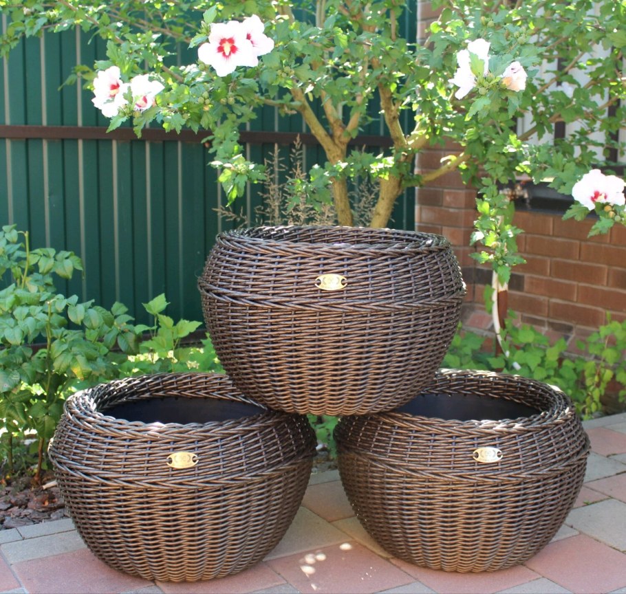 Вазоны из ротанга