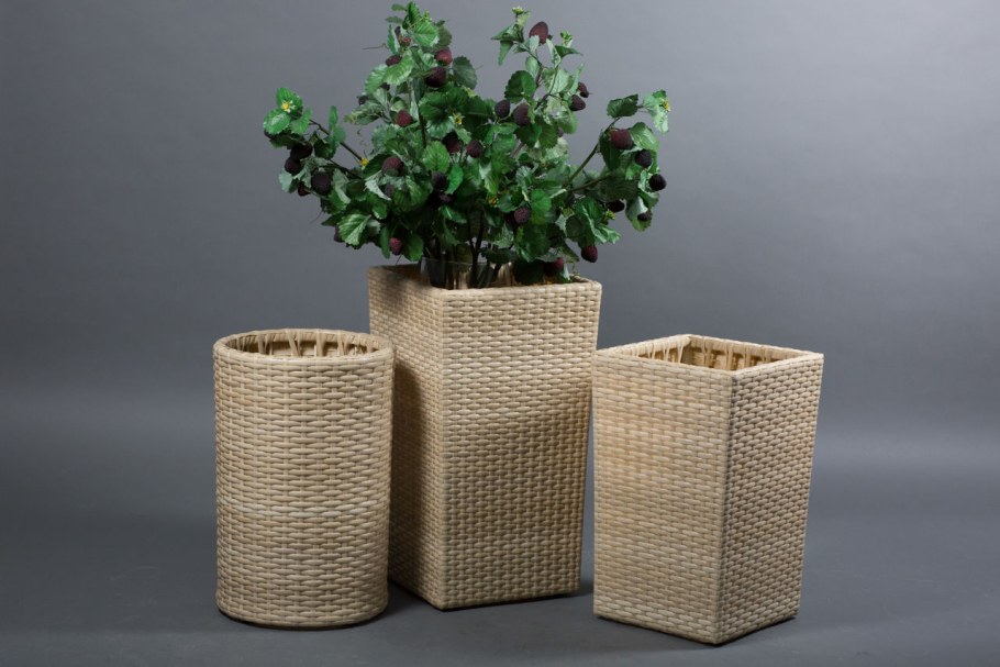 Кашпо из ротанга для цветов