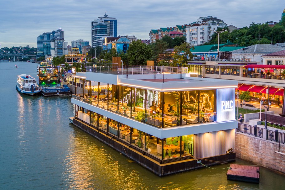 Рис понтон на набережной Ростов на Дону