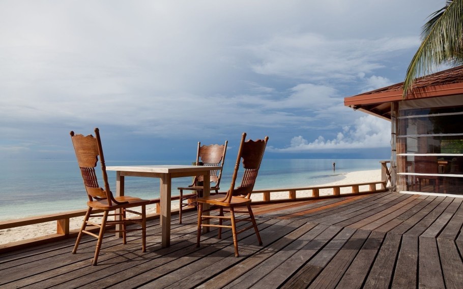 Веранда на берегу моря