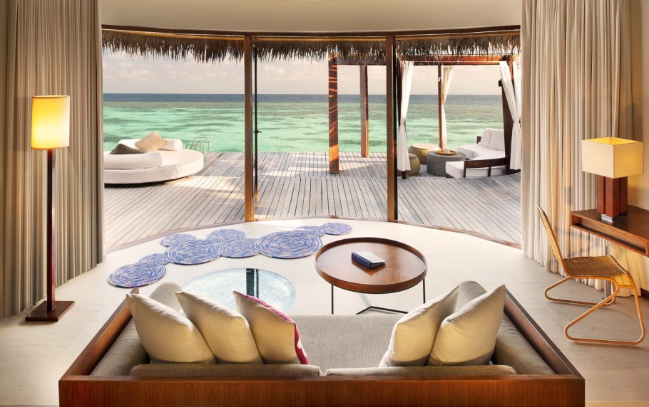 Море с отелем