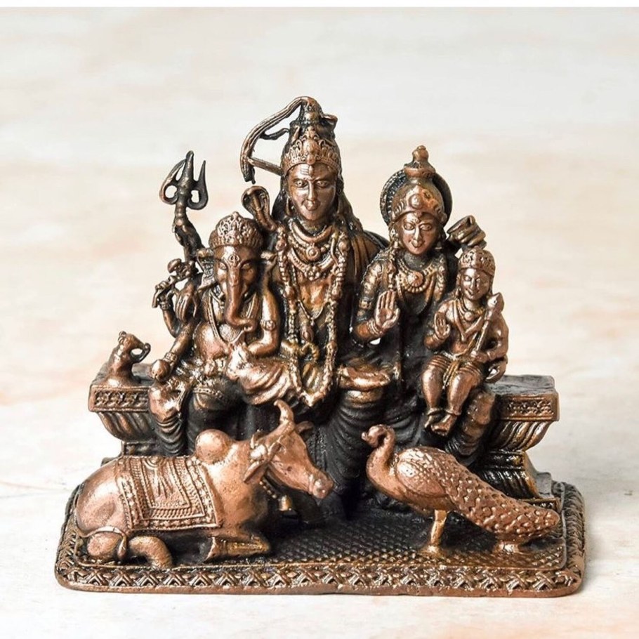 Шива с семьей хорошего качества