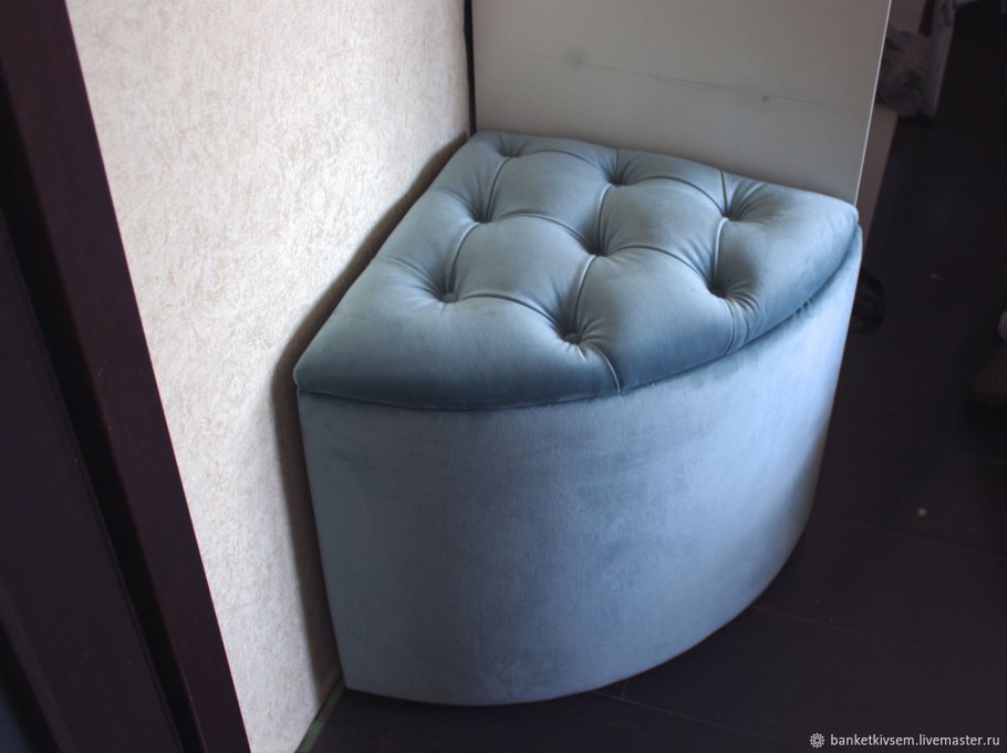 Угловой пуфик