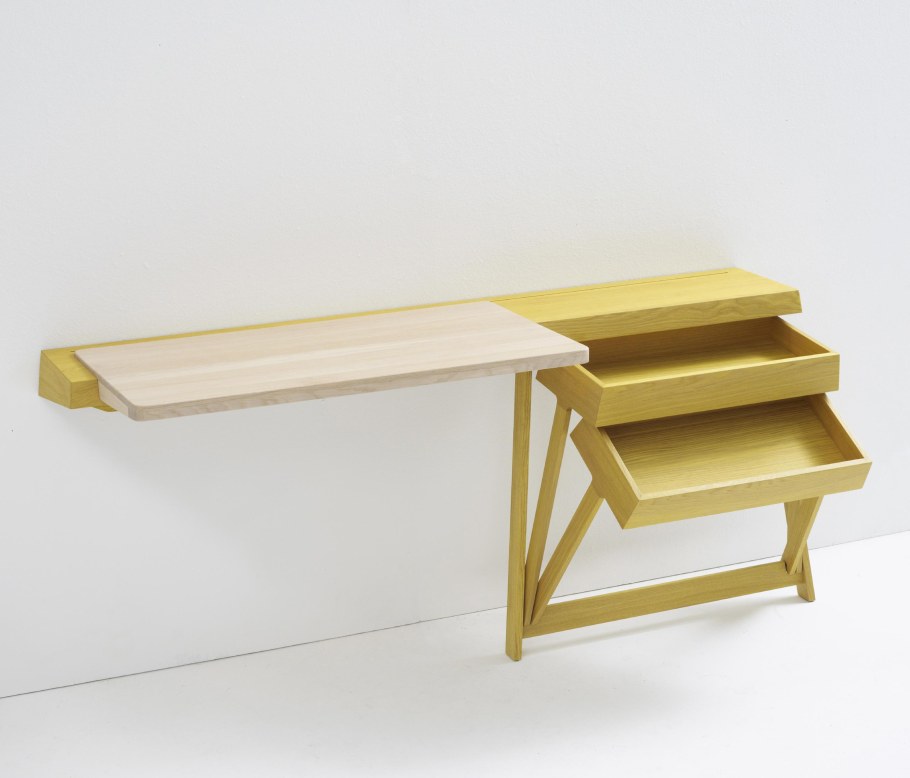 Стол с полочками