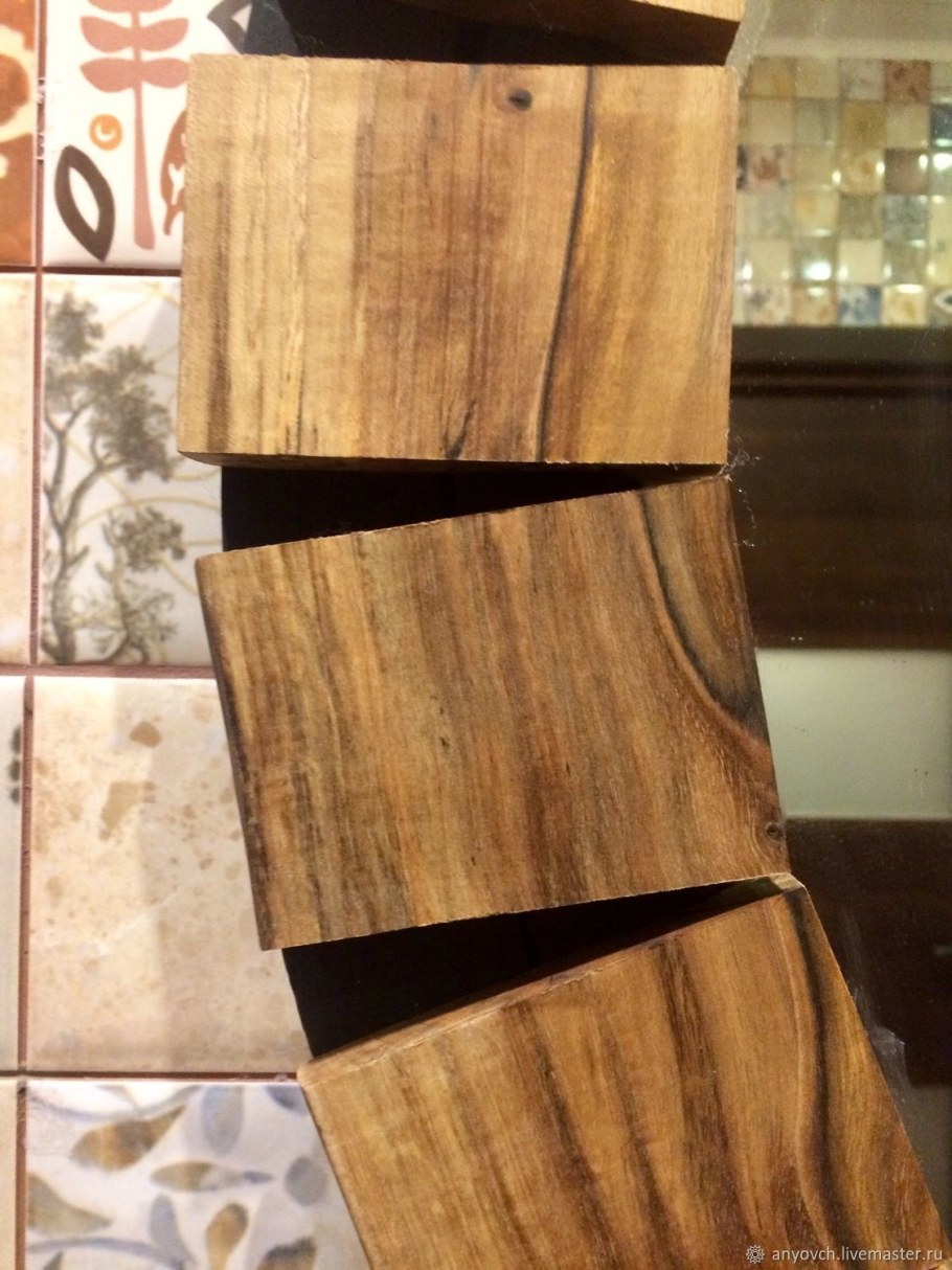 Зеркало из ореха