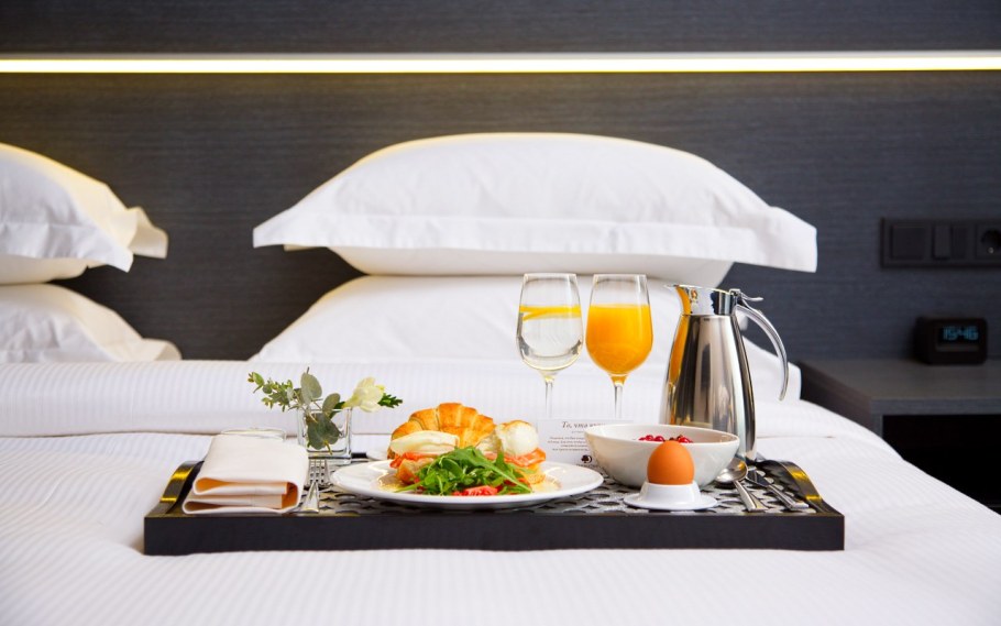 Фрукты в номере отеля в Хилтон