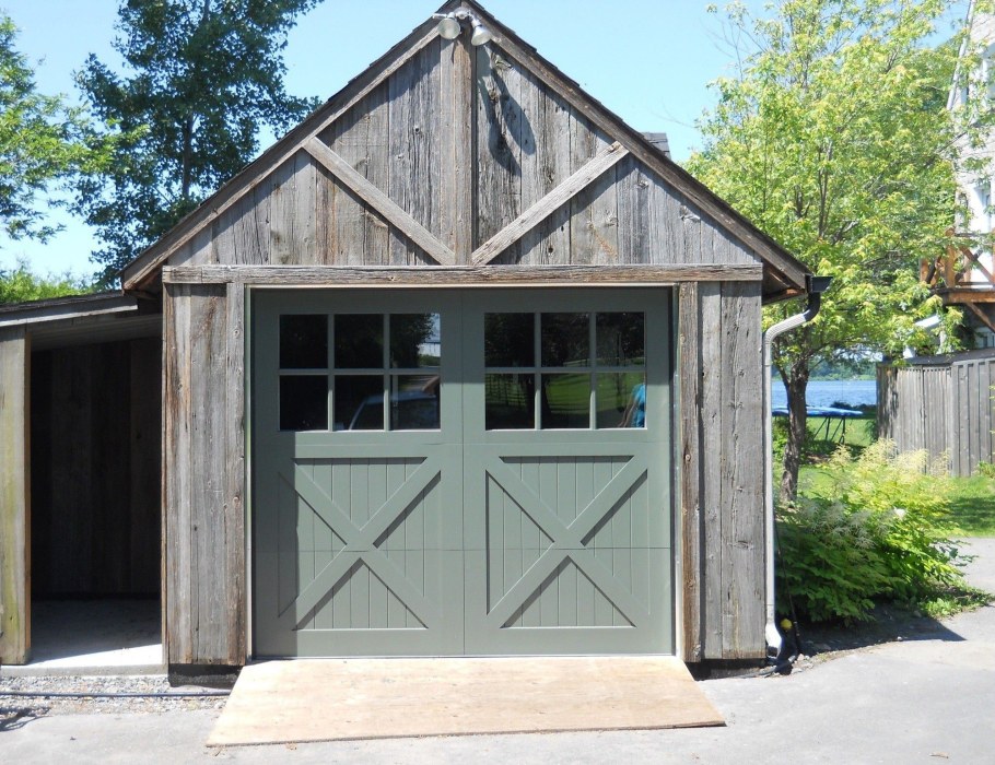 Хозблок в стиле фахверк