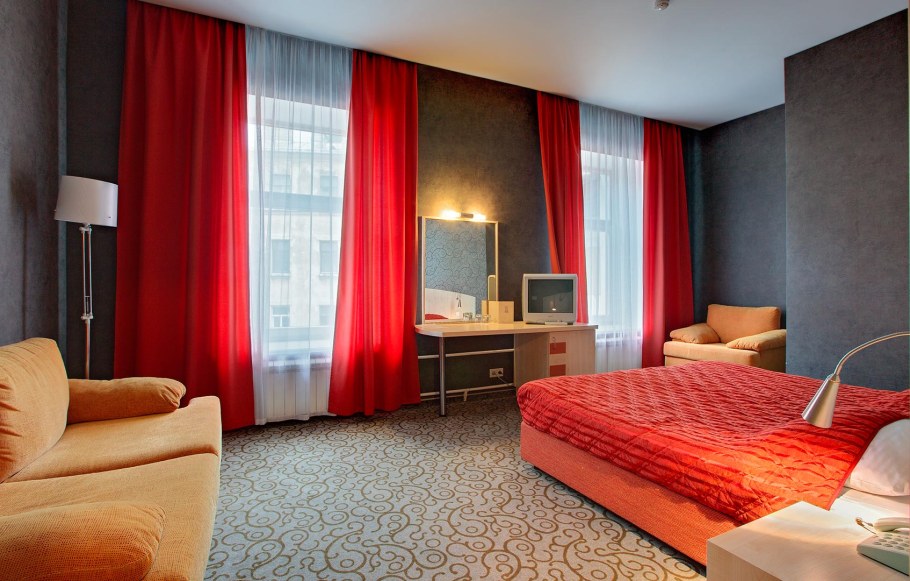 Стены в номерах гостиницы