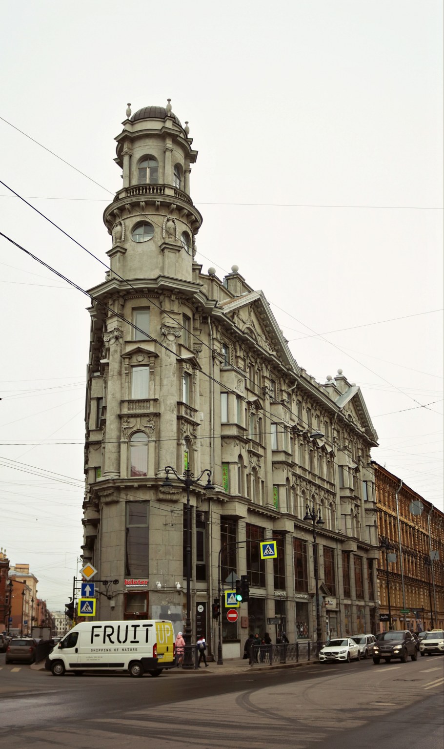 Дом на пяти углах в Питере