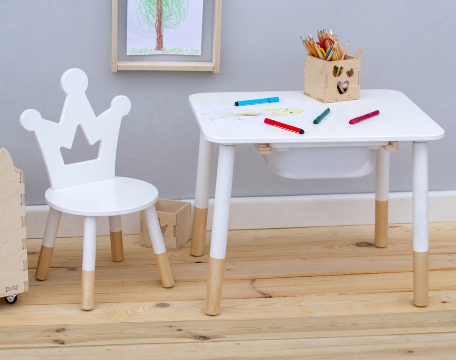 Детский стульчик и столик корона