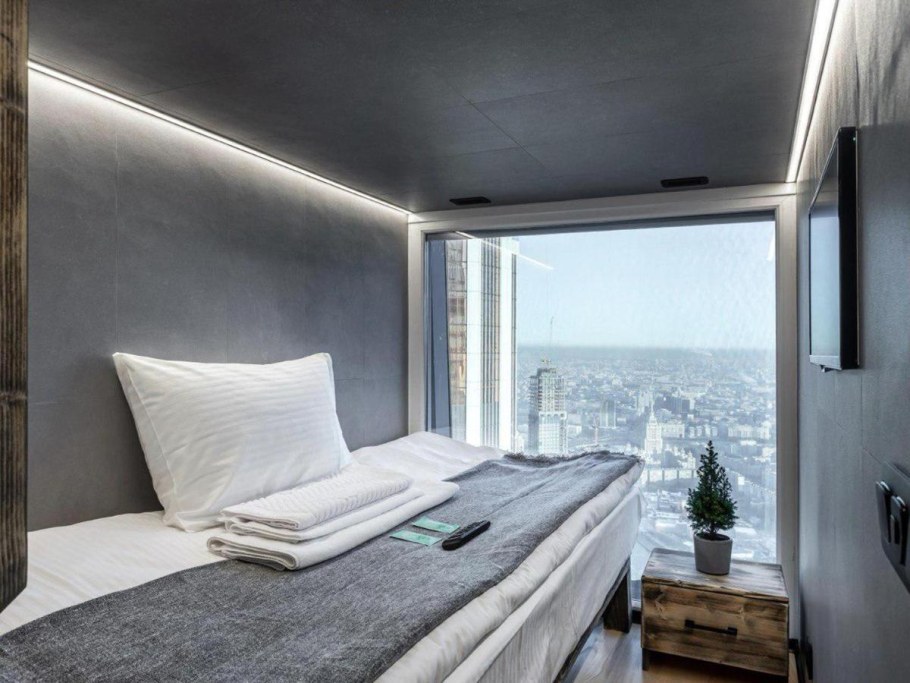 Capsule Hotel Dot Space 84