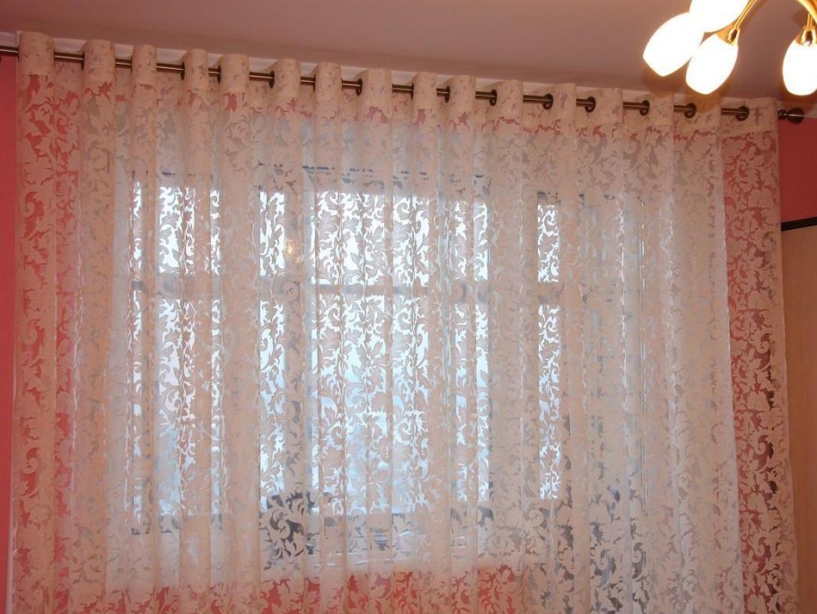 Тюль в зале без штор