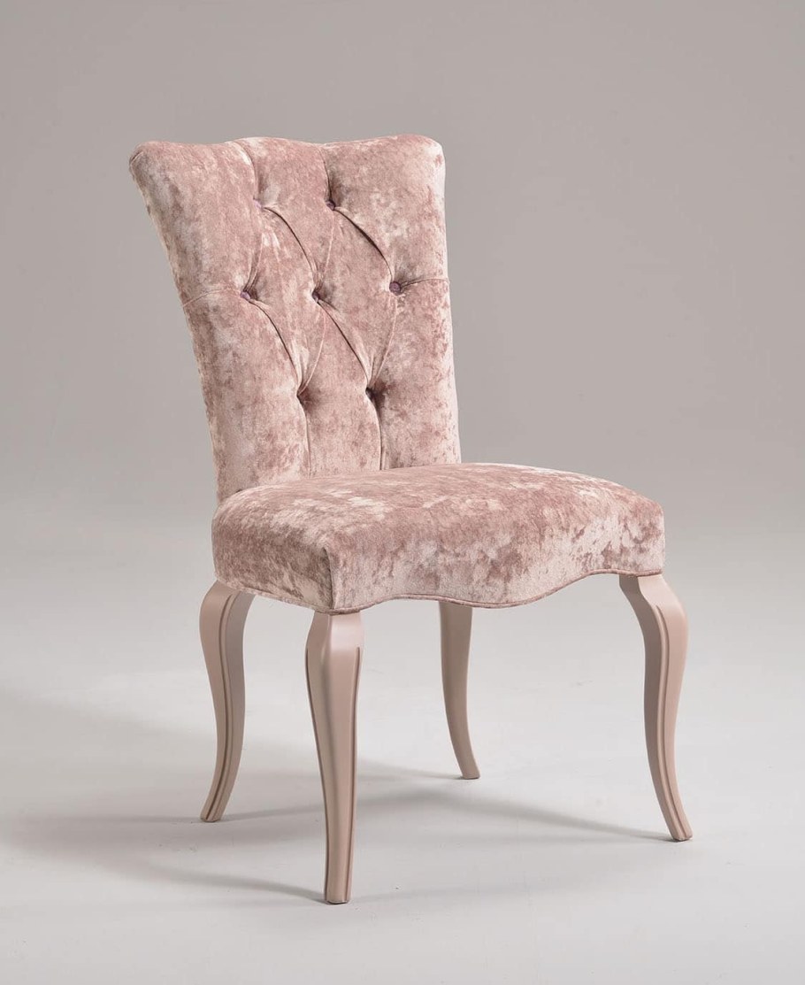 Персиковые бархатные стулья