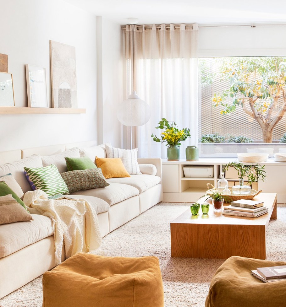 Уютная светлая гостиная