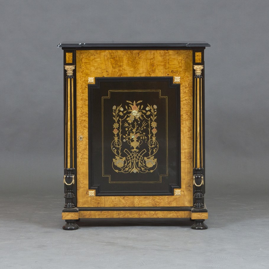 Антикварный мебель карельской березы