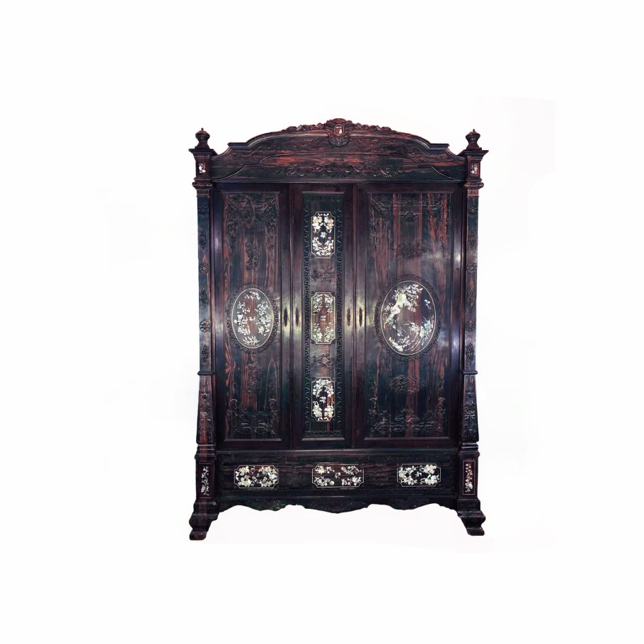 Антикварный шкаф