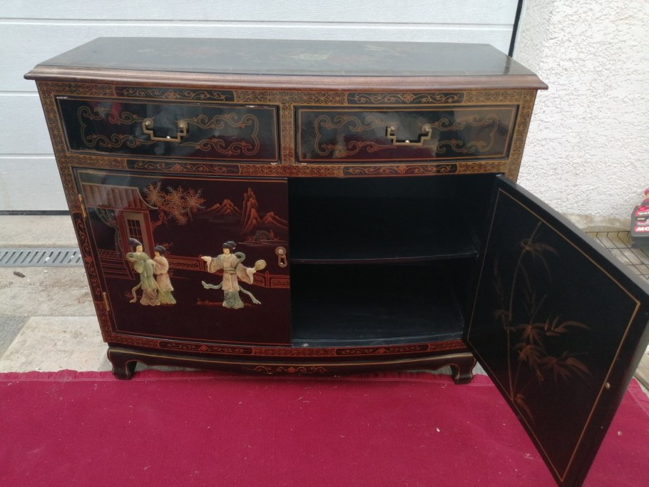 Французский комод в стиле Шинуазри