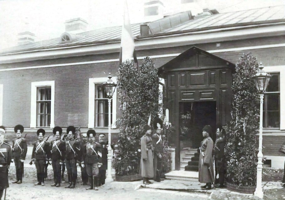 Казармы лейб-гвардии конно-гренадерского полка Петергоф