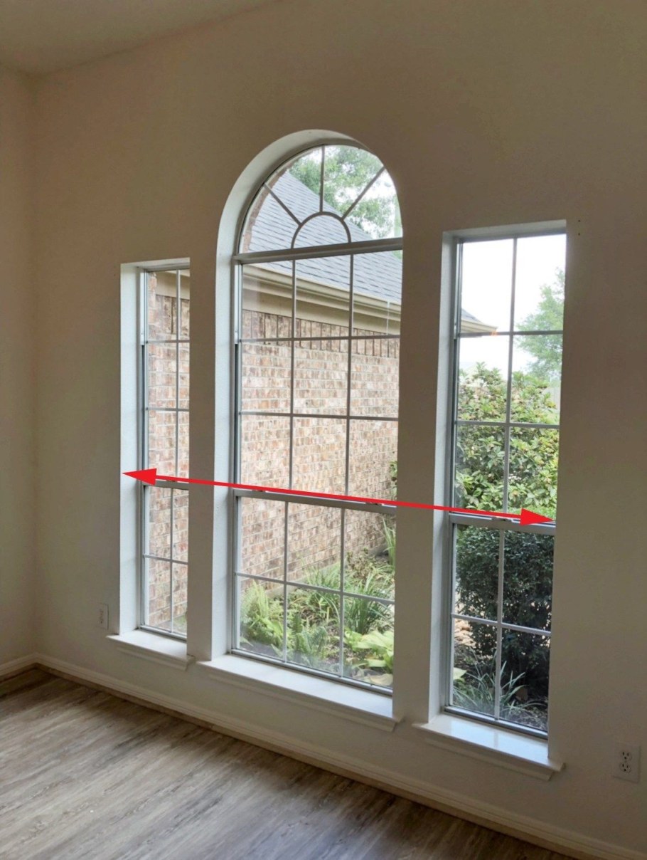 Полукруглые окна в доме