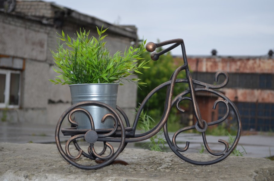 Цветочница кованая велосипед