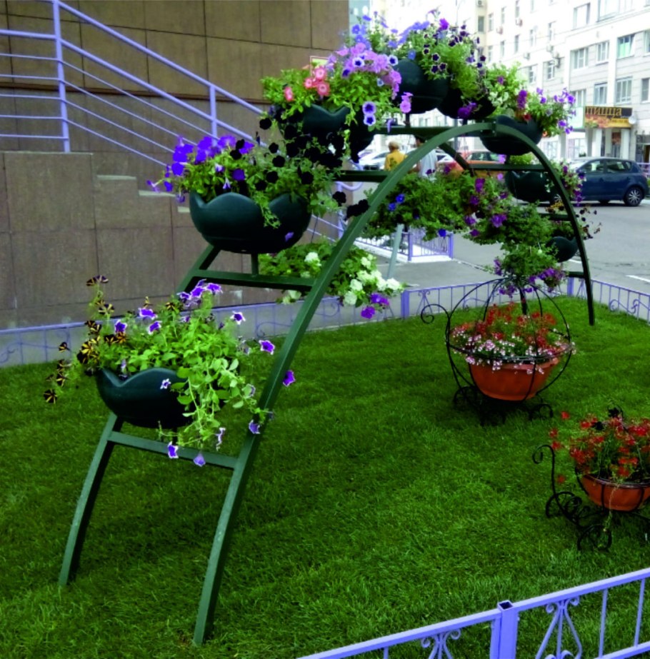 Уличные стойки для цветов