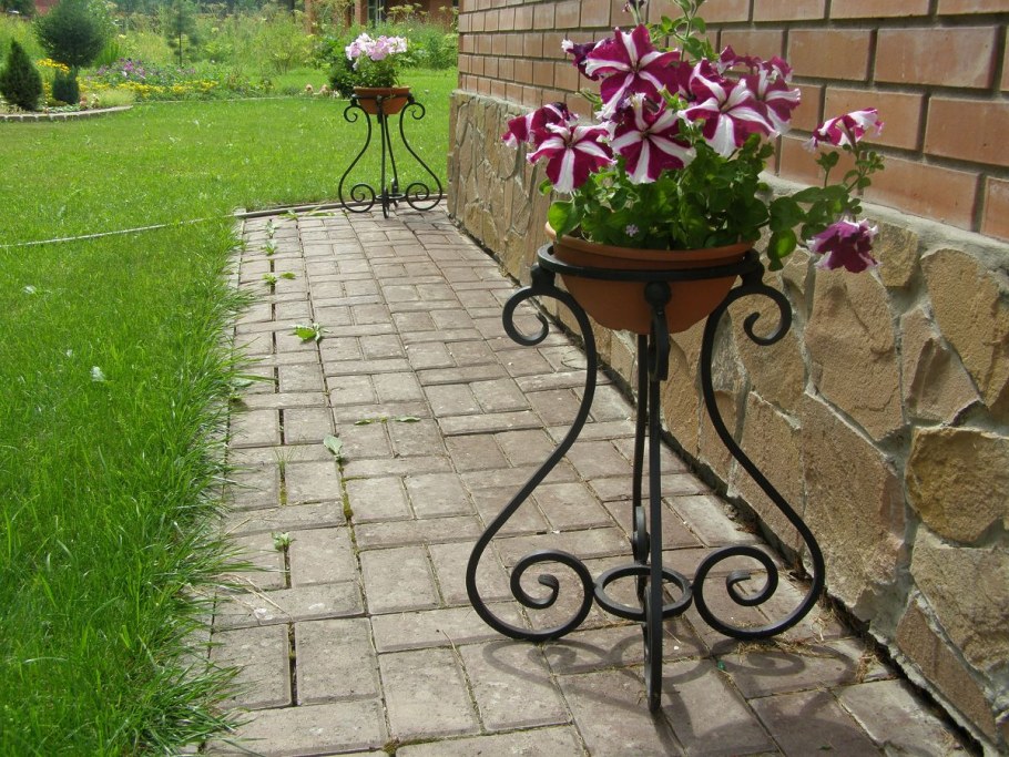 Цветочницы из металла