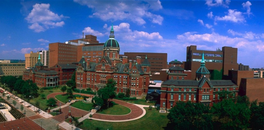 Больница Джона Хопкинса (Johns Hopkins Hospital) в Балтиморе, США.