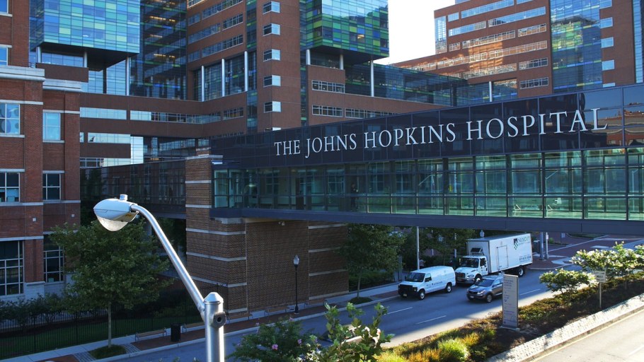Больница Джона Хопкинса (Johns Hopkins Hospital) в Балтиморе, США.
