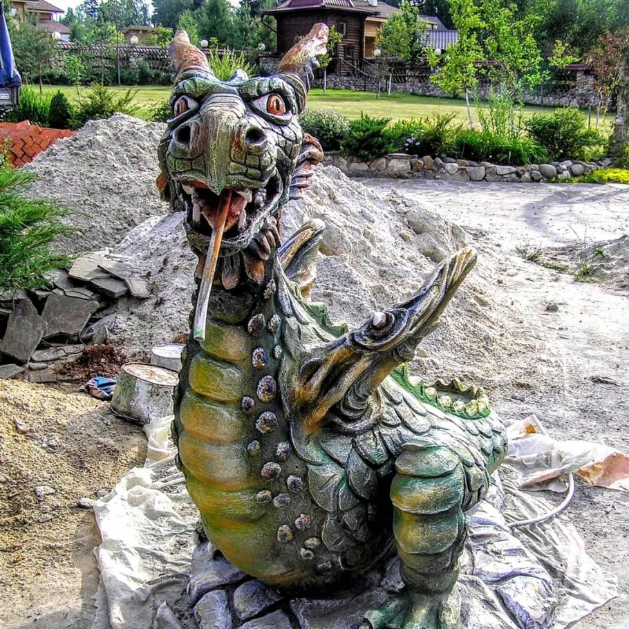 Сказочные фигуры из бетона