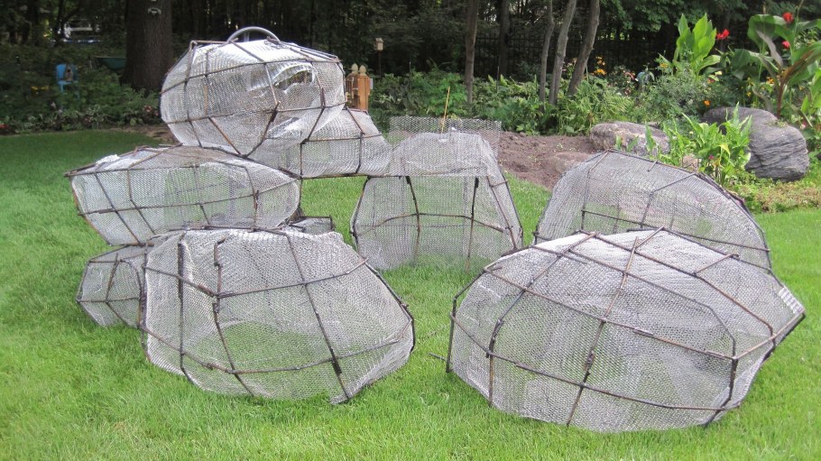 Камни из цемента для сада