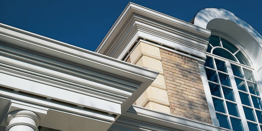 Карниз на фасаде