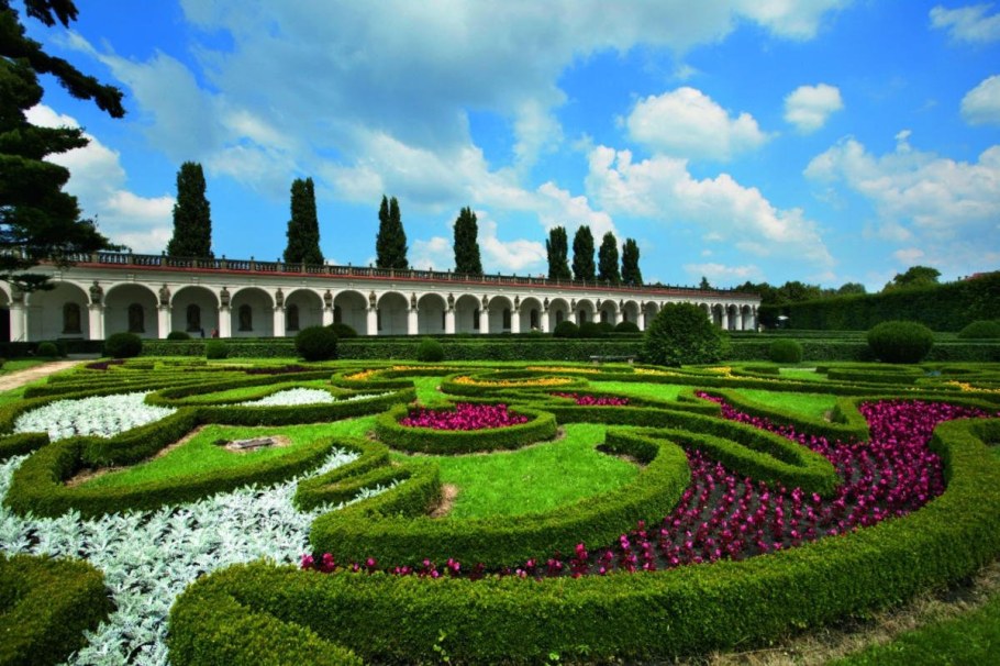 Сады и замок в городе Кромержиж