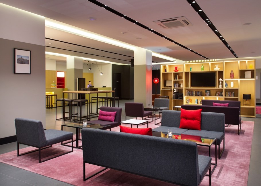 Азимут отель лобби