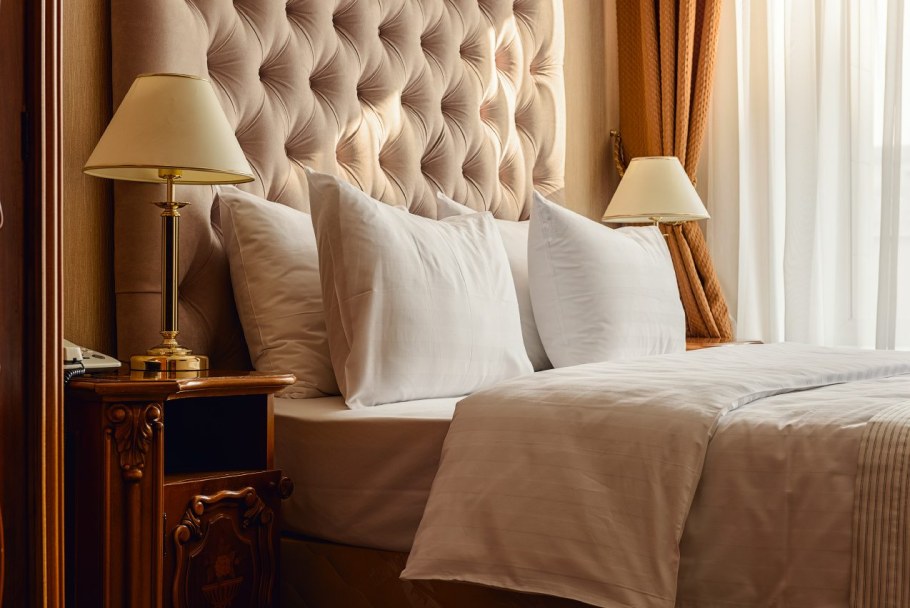 «Oktyabrskaya Hotel» / «Октябрьская» гостиница