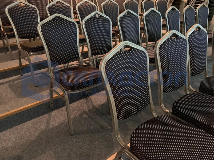 Стулья в банкетный зал