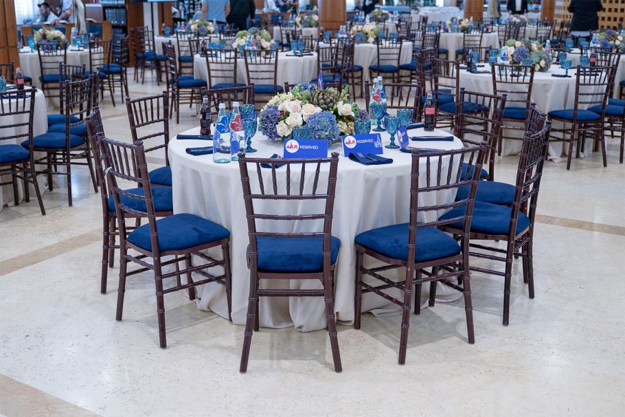 Столы и стулья для банкетного зала