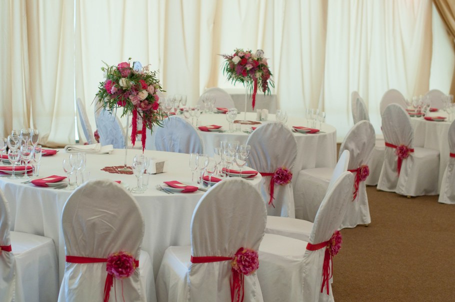 Столы и стулья для банкетного зала