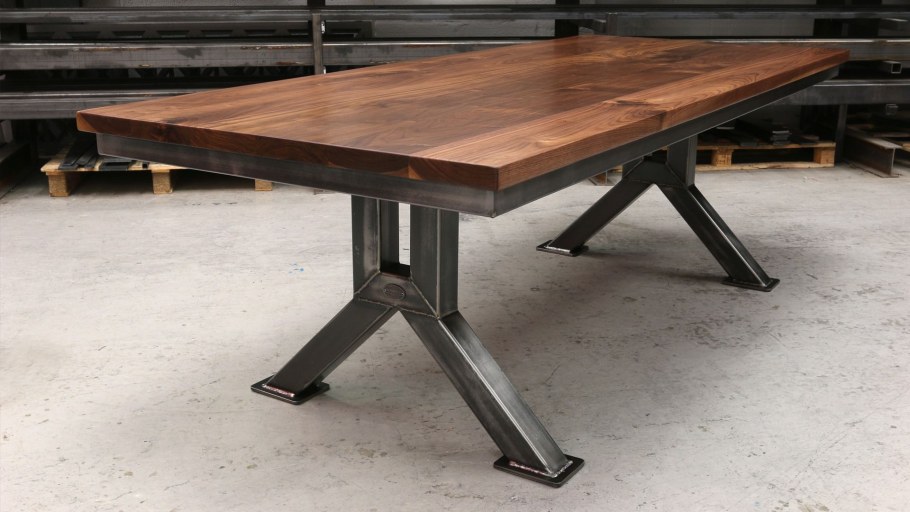 Обеденный стол из профильной трубы